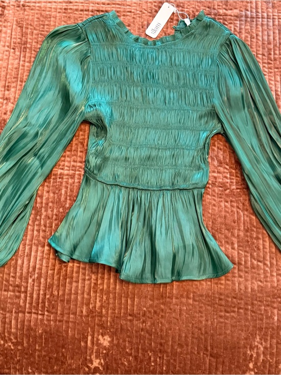 Avara Tops - Smocked Peplum Long-Sleeve Blouse in Emerald Green NWT